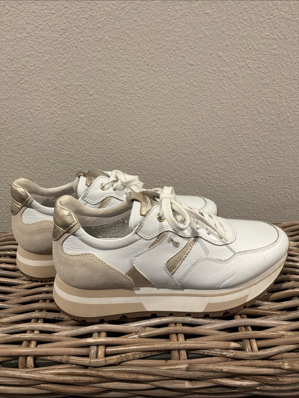 Nero Giardini White Sneakers with Gold Metallic Trim Made in Italy 🇮🇹